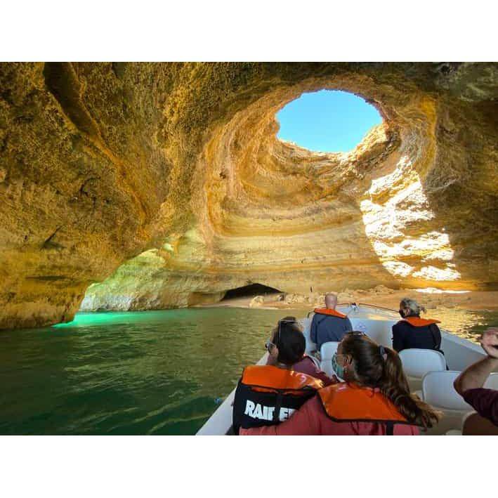 Passeio de Barco pelas Grutas de Benagil