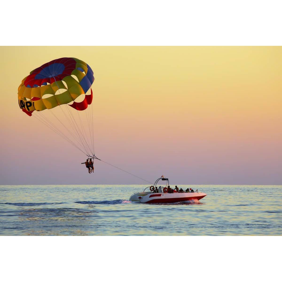 Passeio de Barco em Parasailing