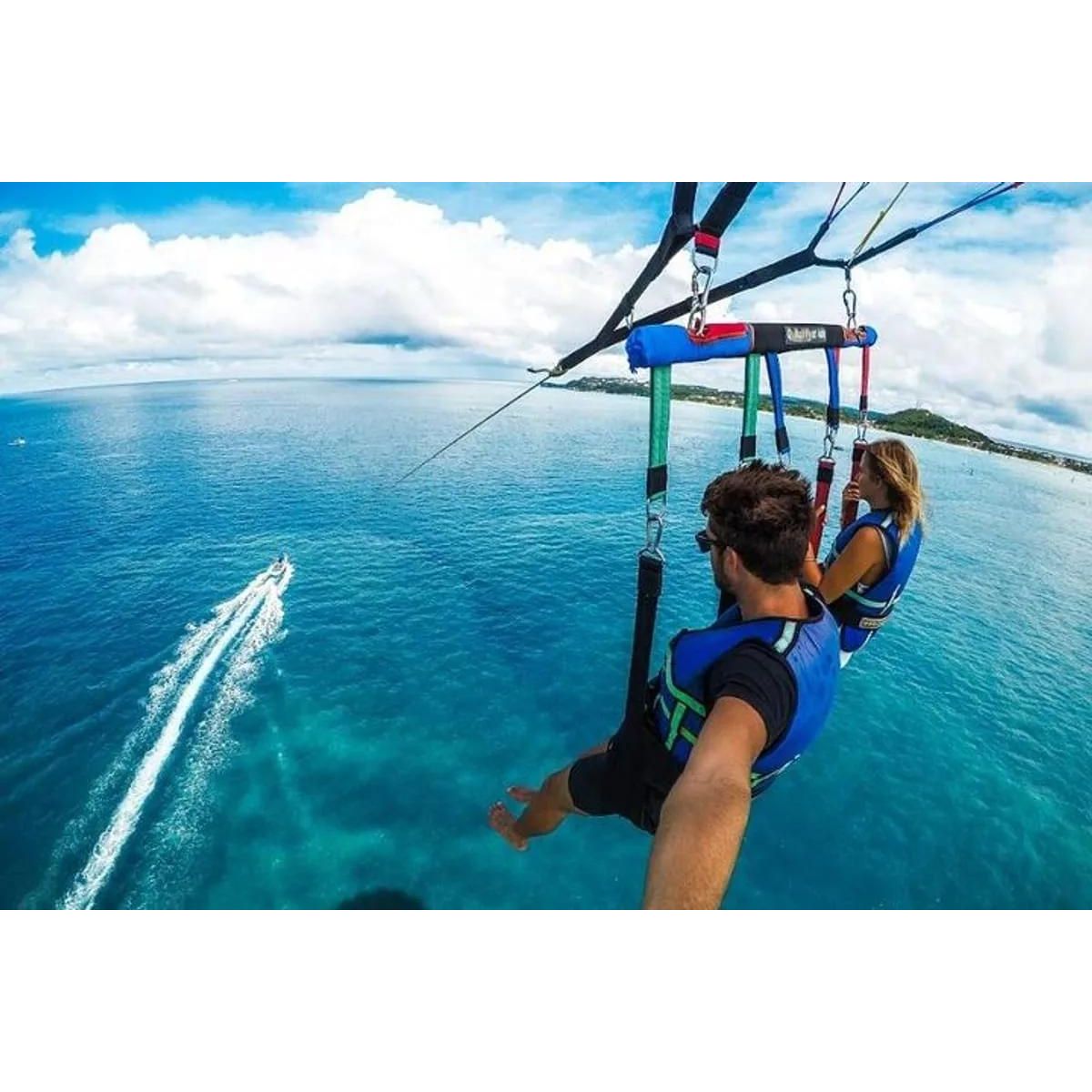Passeio de Barco em Parasailing