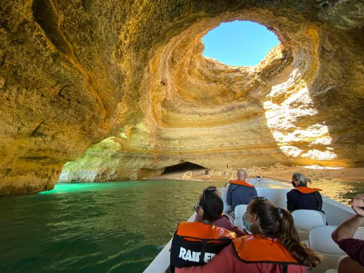 Passeio de Barco pelas Grutas de Benagil