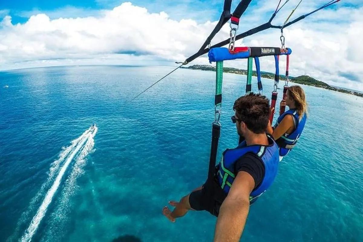 Passeio de Barco em Parasailing