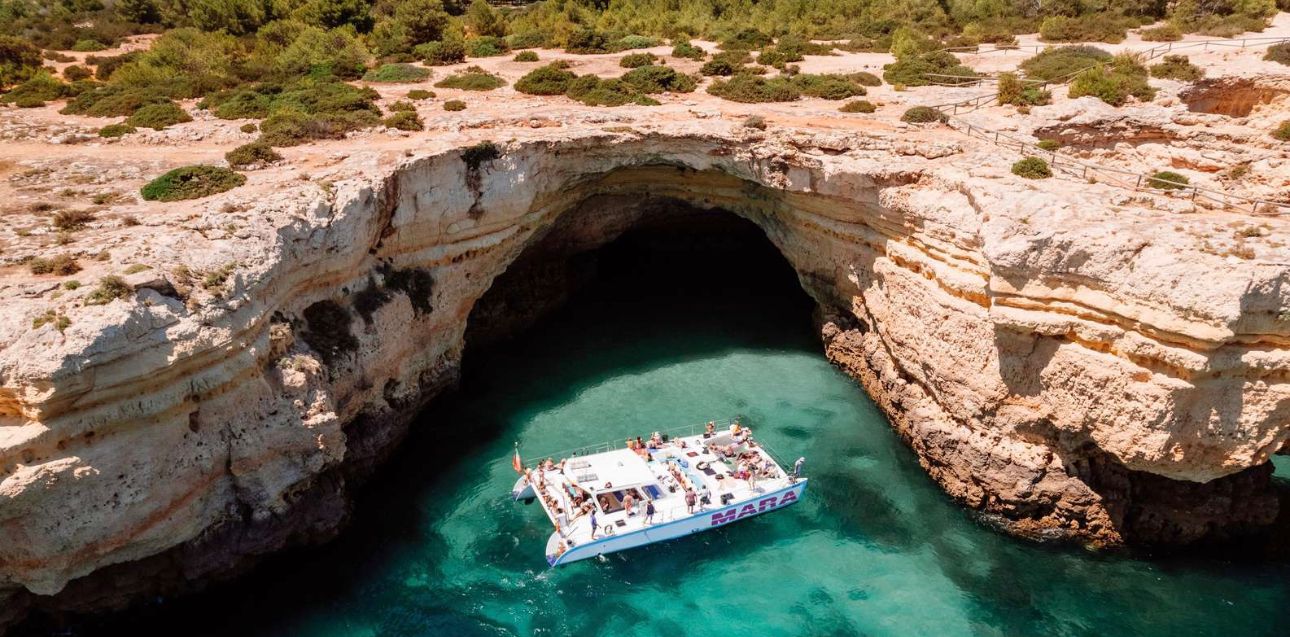 Tour en catamaran avec barbecue et bar ouvert