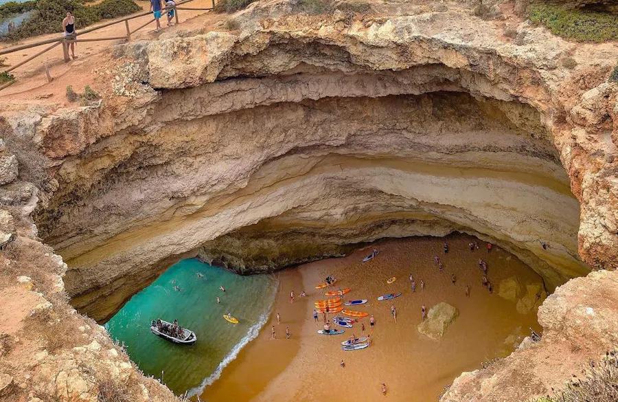 Passeio de Barco pelas Grutas de Benagil