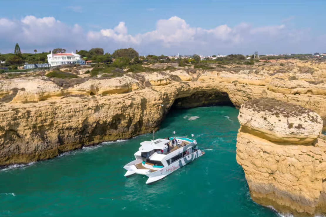 Albufeira: Brunch Cruise and Benagil Caves