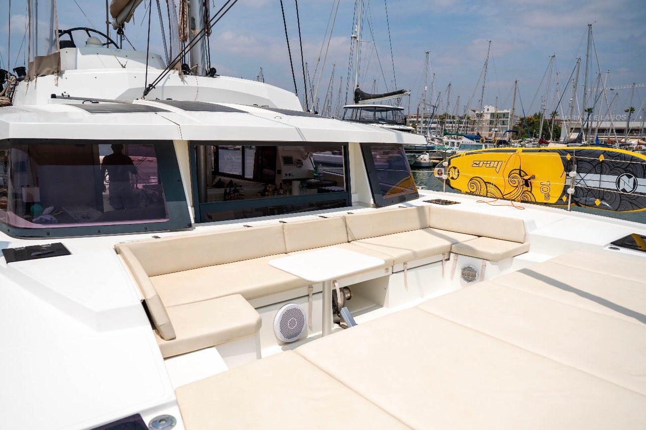 Catamarã Privado com bebidas e snacks