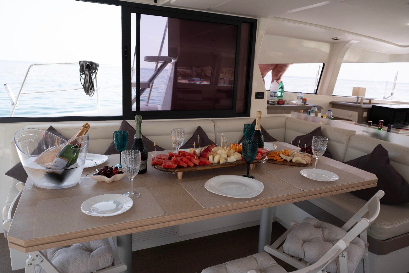 Catamarã Privado com bebidas e snacks