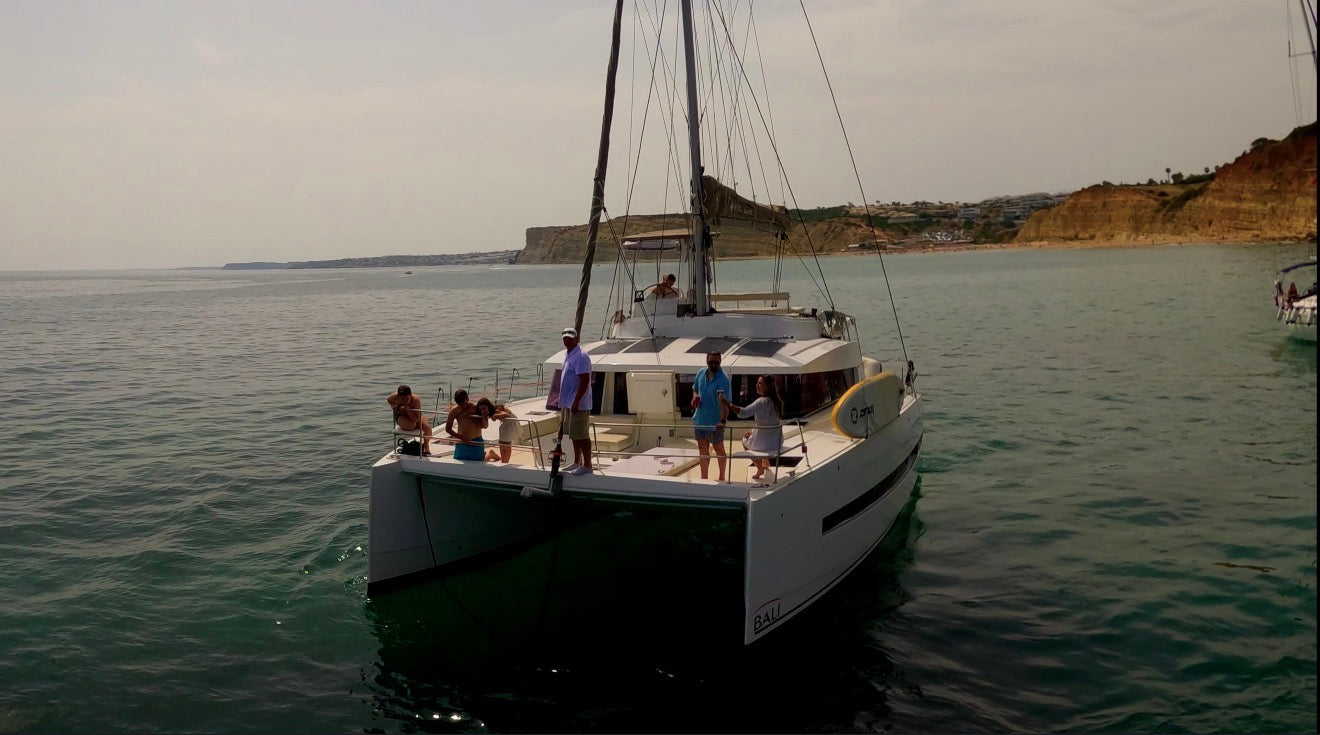 Catamarã Privado com bebidas e snacks