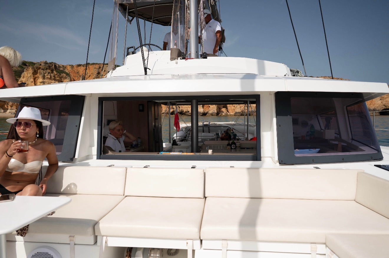 Catamarã Privado com bebidas e snacks