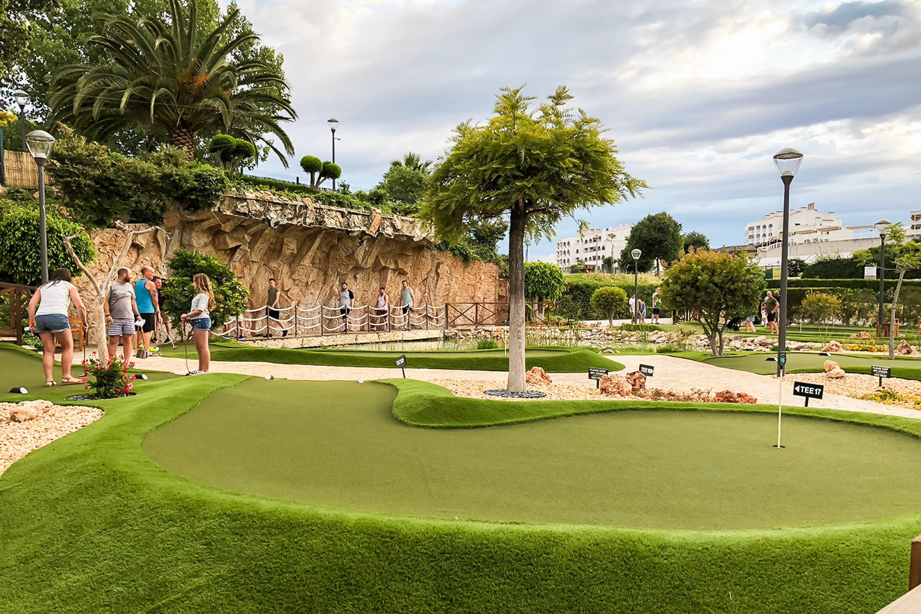 Albufeira: Mini Golf Entrance Ticket